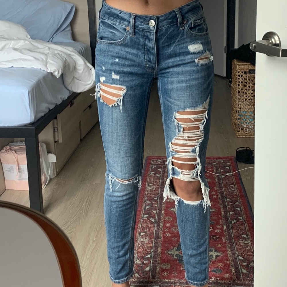 American eagle ripped mid/low rise skinny jeans